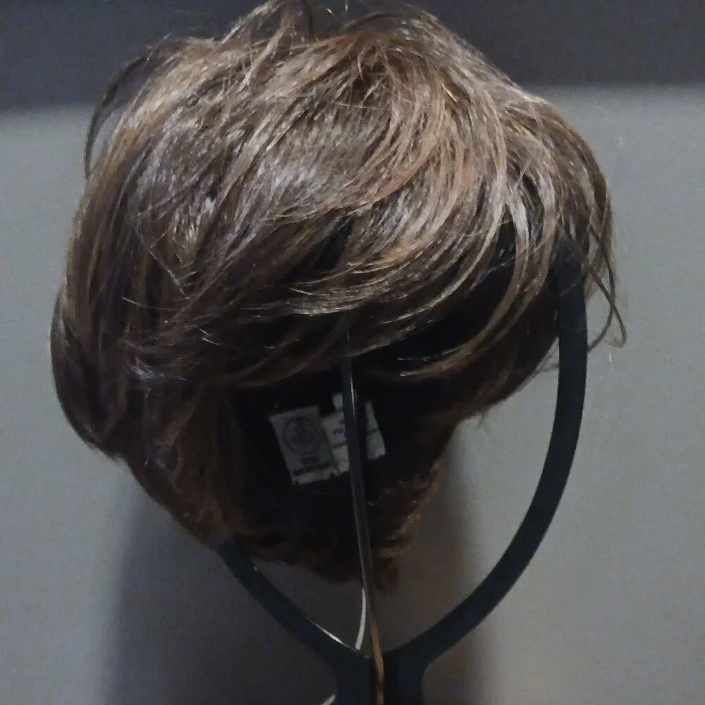 NWT Toni Brattin Stylish Savvy Wig HF Regular Cap Medium Brown - Picture 1 of 3